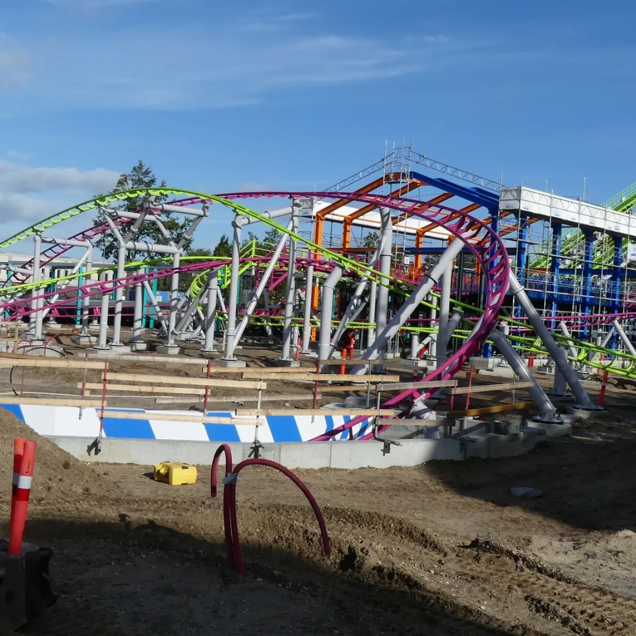 Minifigure Speedway : un Dueling Reverse Coaster Zierer à Legoland Billund